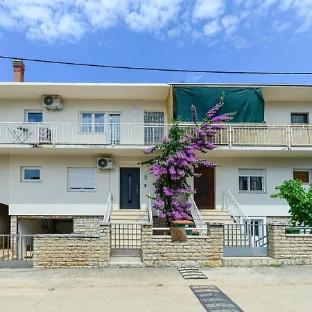 Apartment Crowonder Borik Near The Sea With 2 Balcony, Garden And Bbq Zadar