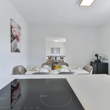 Apartment Crowonder Borik Near The Sea With 2 Balcony, Garden And Bbq Zadar