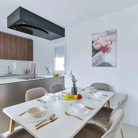 Crowonder Borik Near The Sea With 2 Balcony, Garden And Bbq Zadar