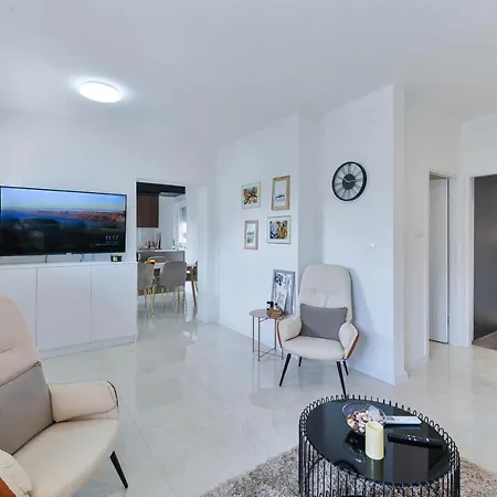 Crowonder Borik Near The Sea With 2 Balcony, Garden And Bbq Apartment Zadar